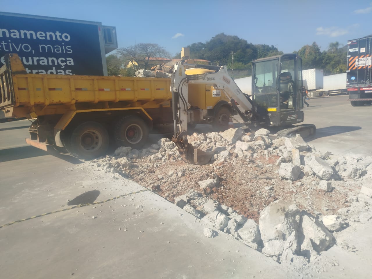 Rompimento - Serviço de terraplenagem em Itupeva-SP - Imagem 1